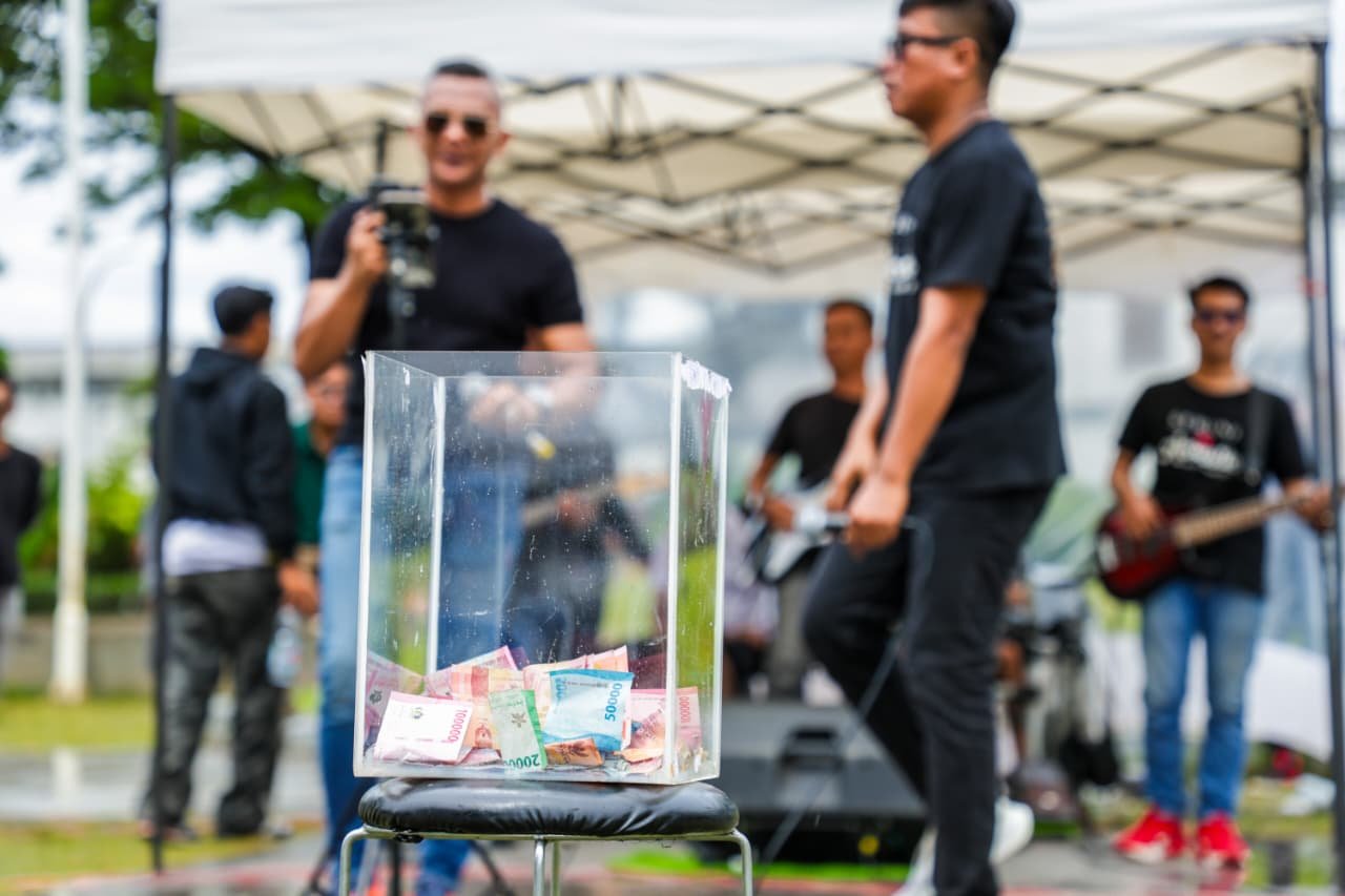 Menghadiri Konser Musisi Jalanan & Cukur Rambut dalam rangka Bakti Sosial untuk Korban Bencana Sumatera