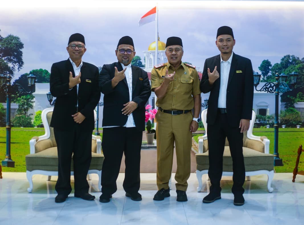 Membuka kegiatan Kuliah Umum dengan tema: "Menjadi Generasi Muda Beradab, Kompeten, dan Berdampak"