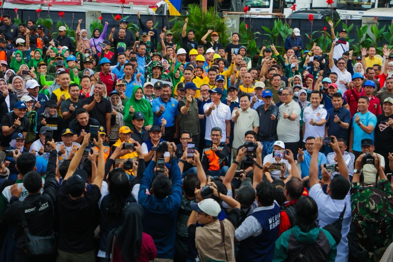 Bebersih Bersama Menteri Lingkungan Hidup RI, Forkompimda Kota Bogor, dan seluruh elemen masyarakat