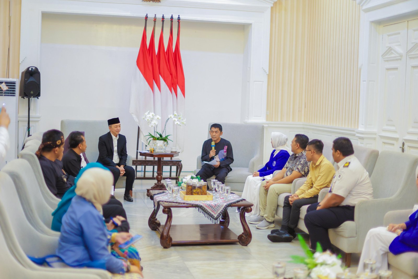 Acara Penyerahan Akta dan Pengesahan Badan Hukum Koperasi dari Kementrian Hukum RI yang difasilitasi oleh Dinas Koperasi UKM Perdagangan dan Perindustrian Kota Bogor