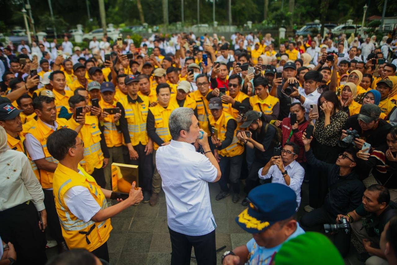 Penerimaan  Penghargaan Adipura Kota Bersih