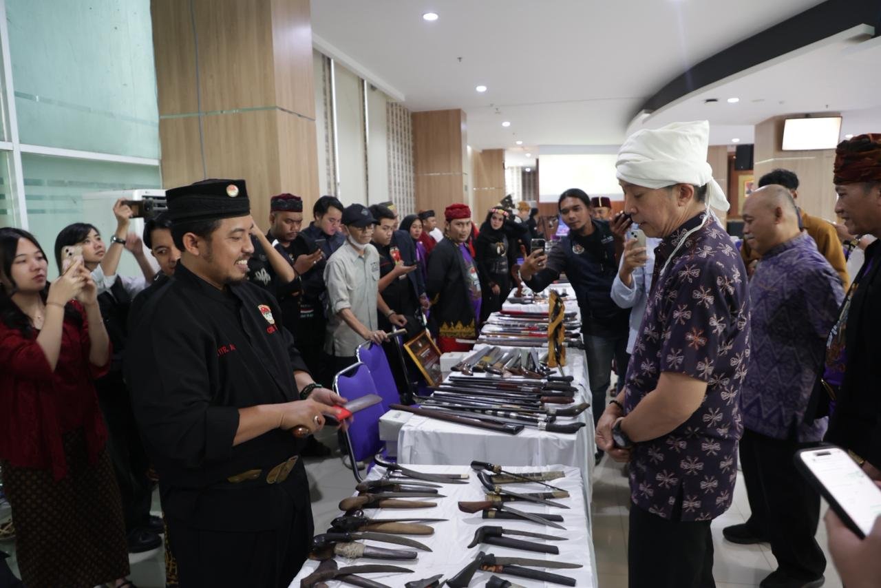 Menghadiri Munggahan dan Ngaliwet dirangkaikan dengan  Pameran Pusaka Golok